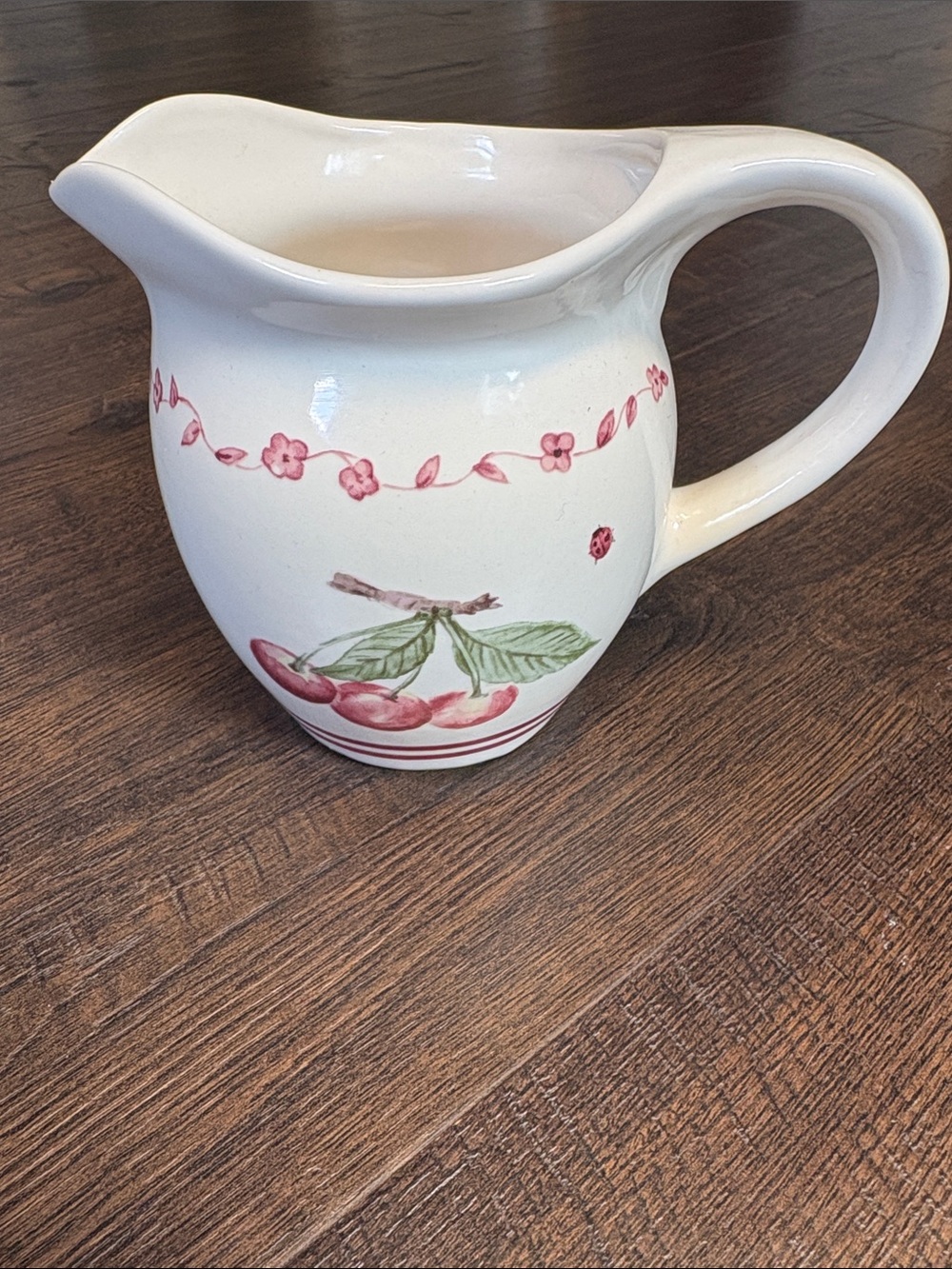 Pfaltzgraff Delicious creamer apple/cherry burgundy and white small handle vase